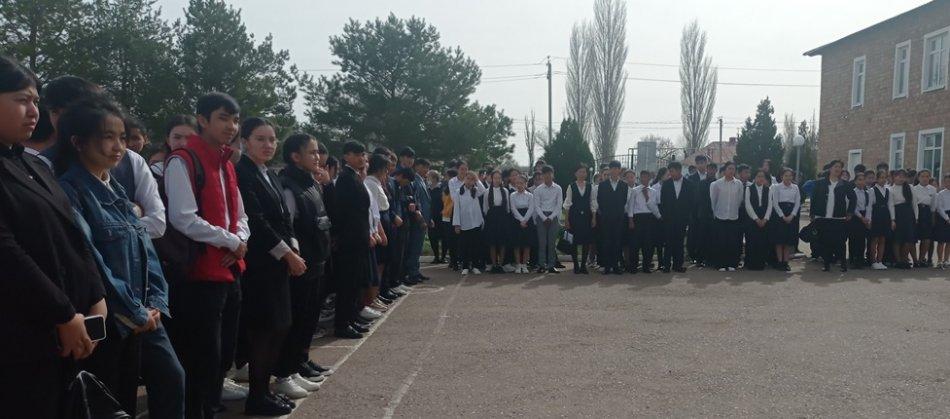 Айлық барысында шығарма жазу, тренинг,  дөңгелек үстел  т.б  өтетіні хабарланды.