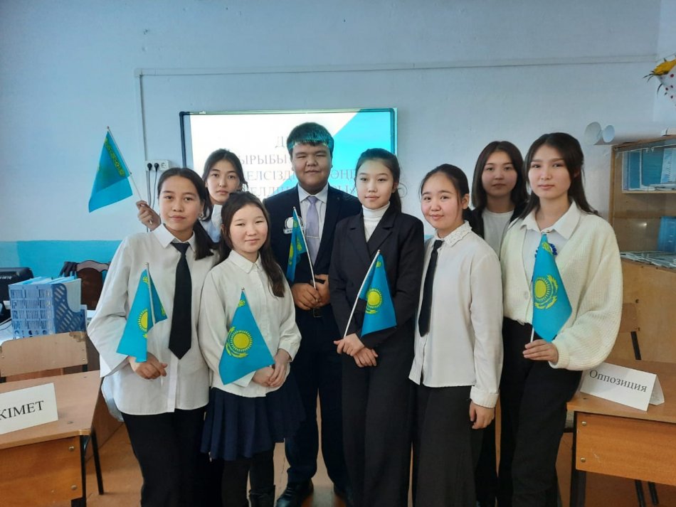 «Дебат» клубы   «Тәуелсіздік-мәңгілік елдің тұғыры» тақырыбында пікір-сайыс өткізді.