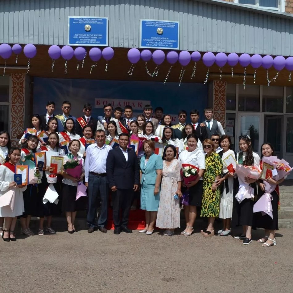Мектепте 21.06.2022 ж. «Болашақ -жастардікі» тақырыбында  аттестат тапсыру салтанатты жиыны өтті.