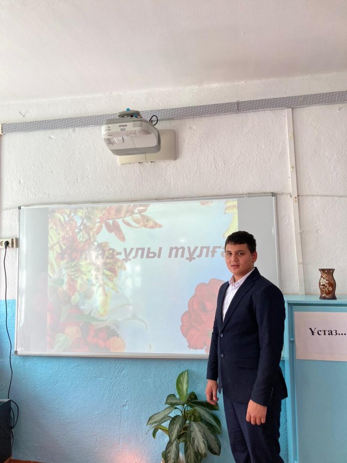 8 «Ә»сыныбында  «Ұстаз-ұлы тұлға» атты ашық тәрбие сағаты өтті. 