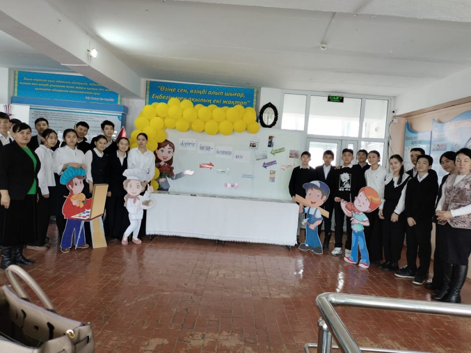 12.03.24ж №4 ЖОББМ кәсіптік бағыт бағдар беру жұмыстарын жүзеге асыруға бағытталған онкүндік іс-шаралар жоспарына сәйкес "Кәсіби бағдар-болашаққа жол!" тақырыбында онкүндіктің ашылуы өтті.