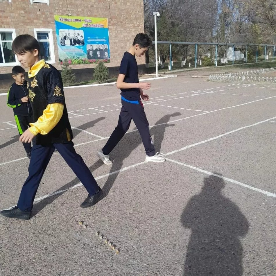  «Асық ату » ұлттық спорт түрінен жарыс өтті.