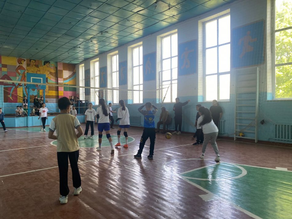 Мектепте 22 сәуір күні халық қаһарманы Рақымжан Қошқарбаевтың 100 жылдығы құрметіне Е.Сәрсеновтің ұйымдастыруымен волейболдан спорттық турнир өтті. 