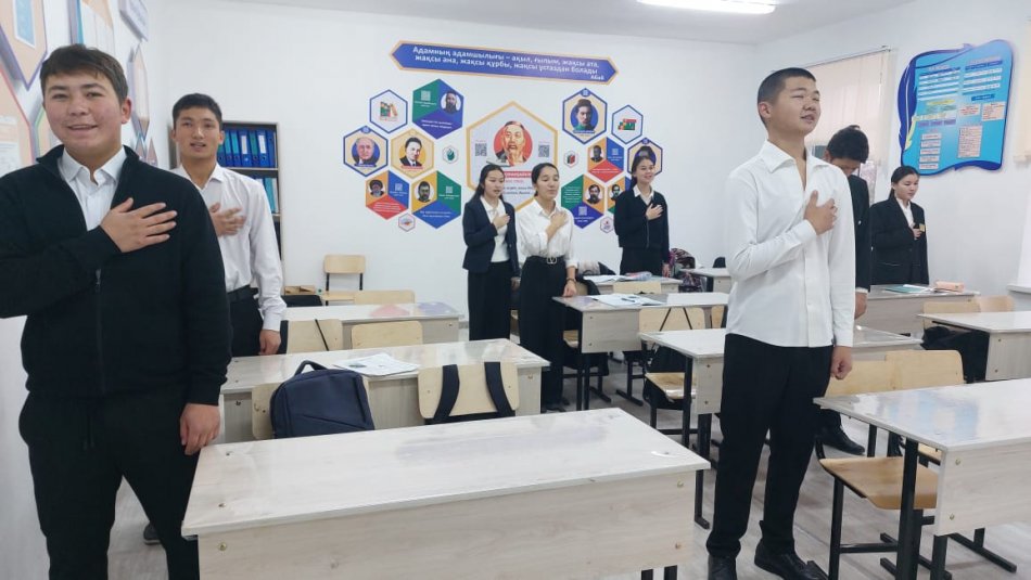 Мектебімізле ҚР Гимні әр дүйсенбі бірінші сабақта айтылуда