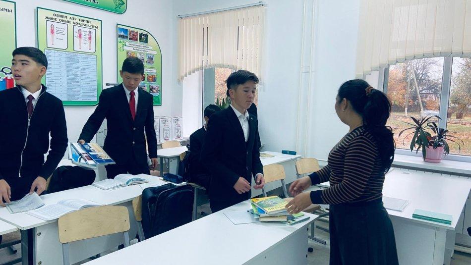 "Таза кітап" оқулықтарға рейд.